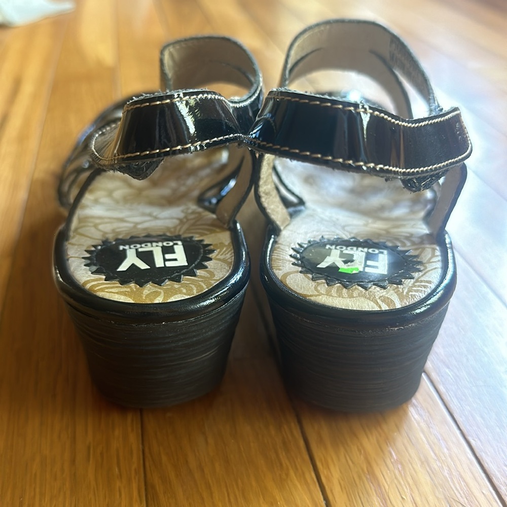 Fly London Yuma Sandal size 39/8 - Picture 3 of 7